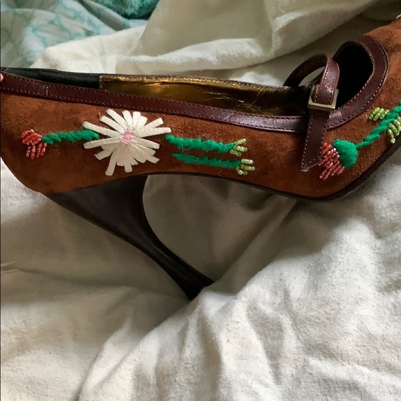 Dolce & Gabbana Floral Embroidered Pumps - Picture 3 of 8